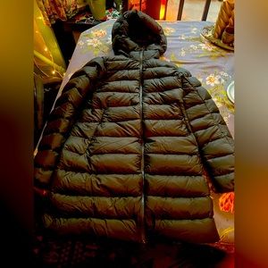 Arcteryx, Seyla parka S. Olive green, worn once. 750 down fill. Excellent cond.